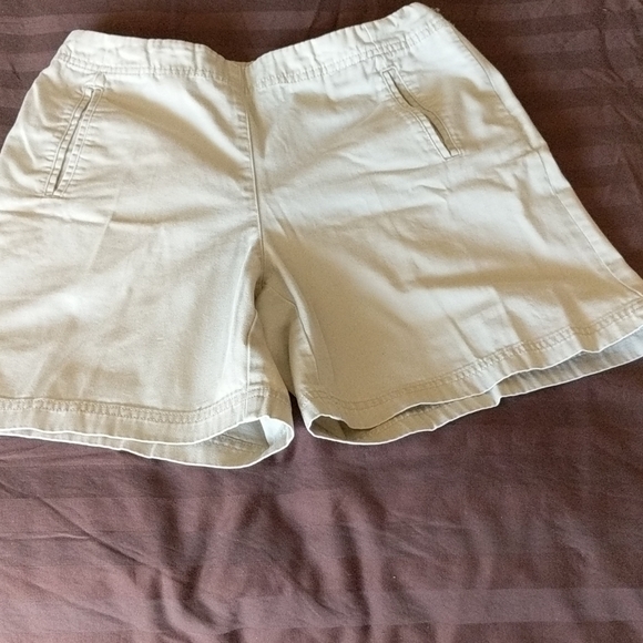Izod 100% cotton beige shorts - Picture 1 of 4